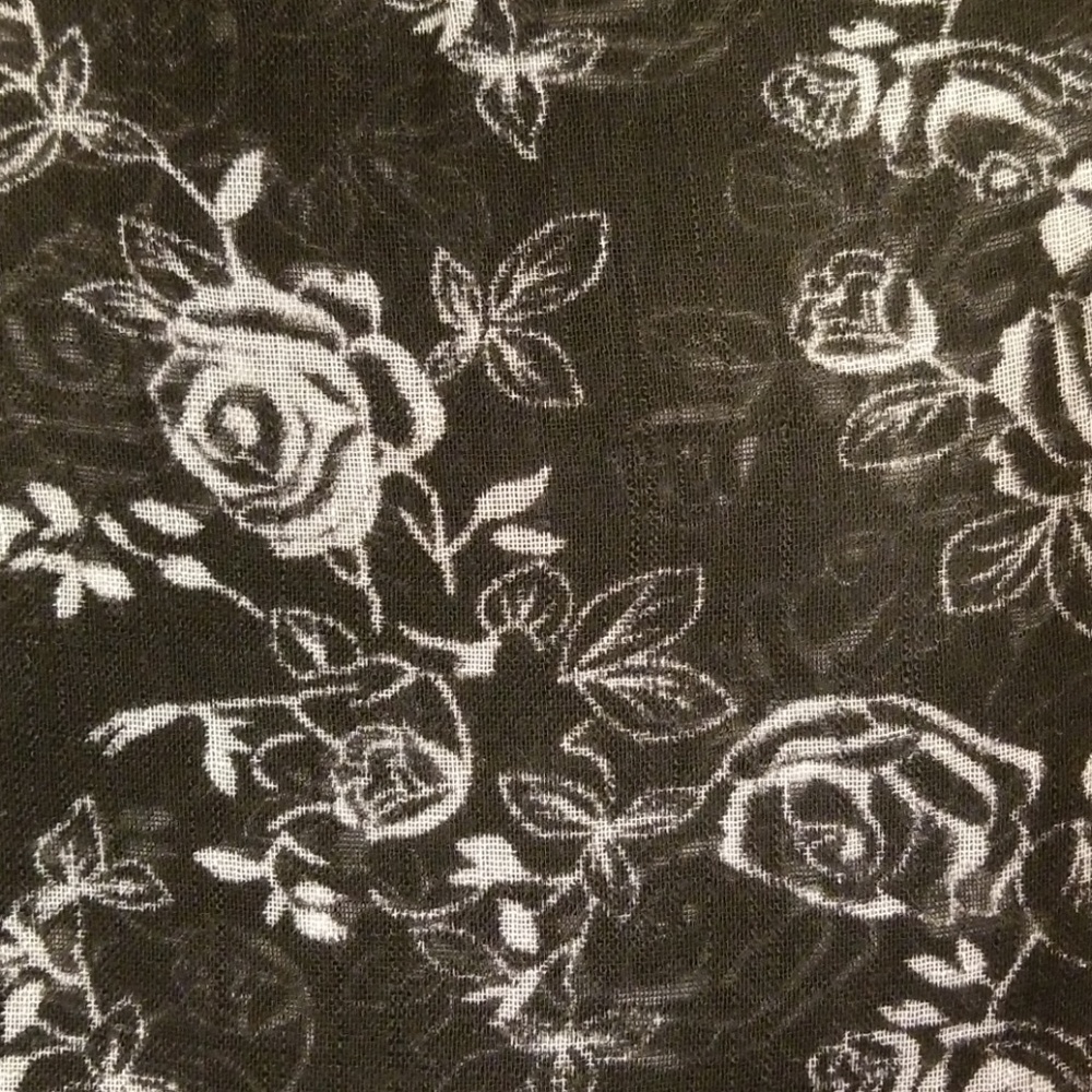 Rose Scarf 💕 - Picture 7 of 7